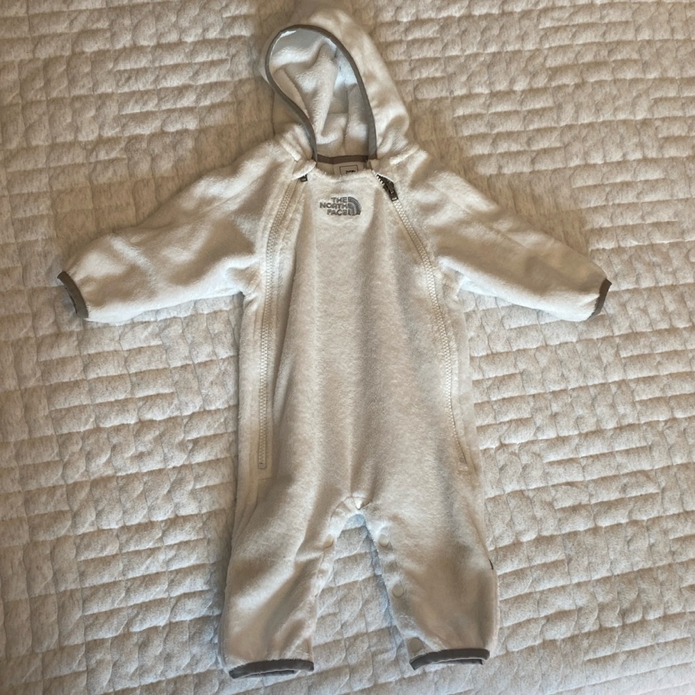 North face white bunting 0-3 months